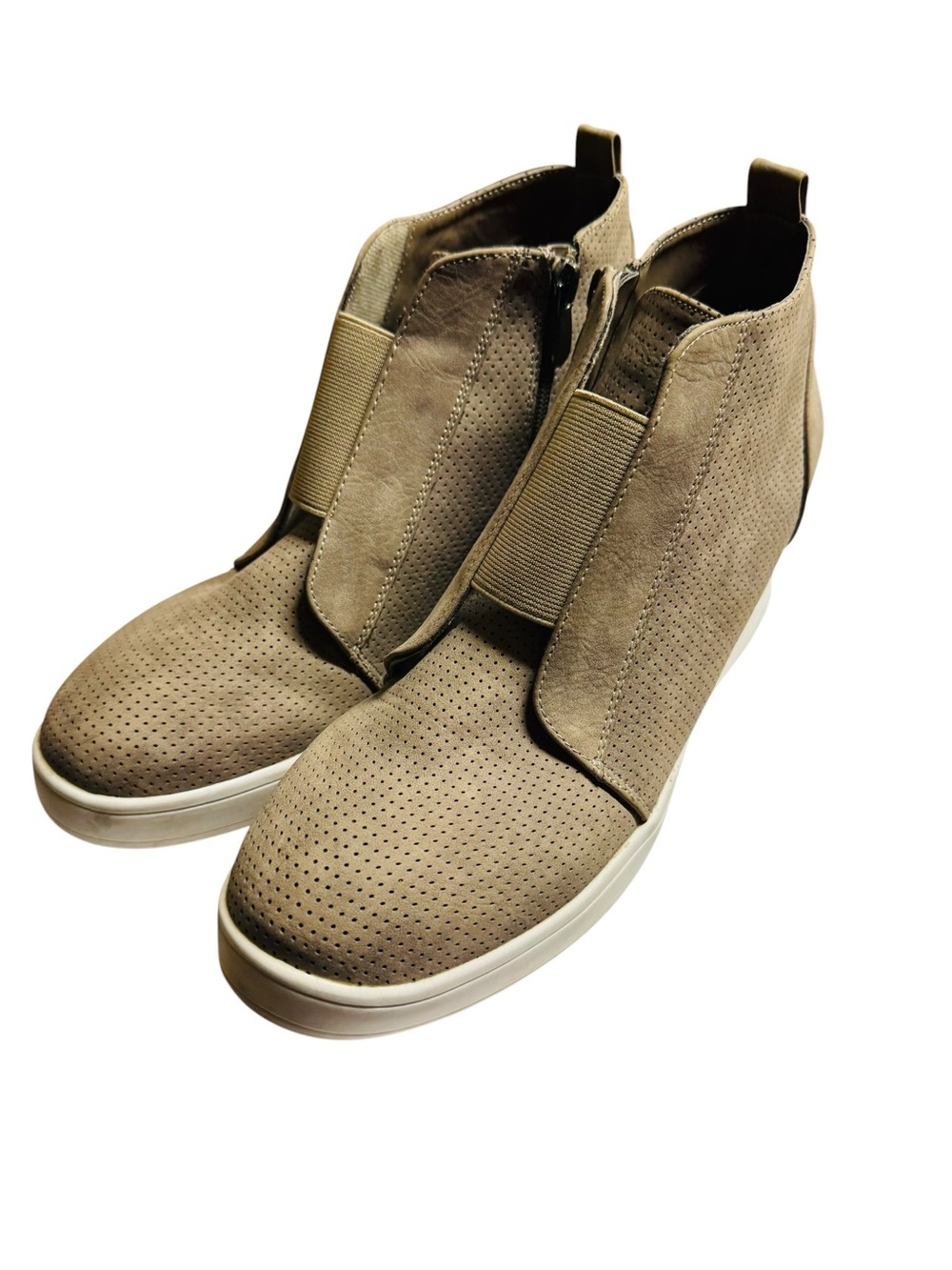 Size 11 Journee Collection Women's Clara Sneaker Wedge